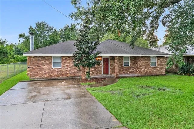 3 bed, 2.0 bath, 1800 sqft, $1,750 — Photo 1