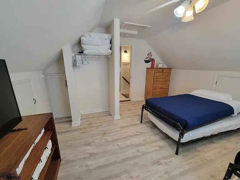 209 N Granville Ave — Photo 26