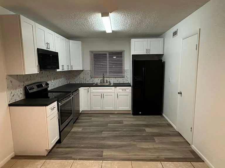 1000 Lake Of The Woods Blvd #H205 — Photo 3