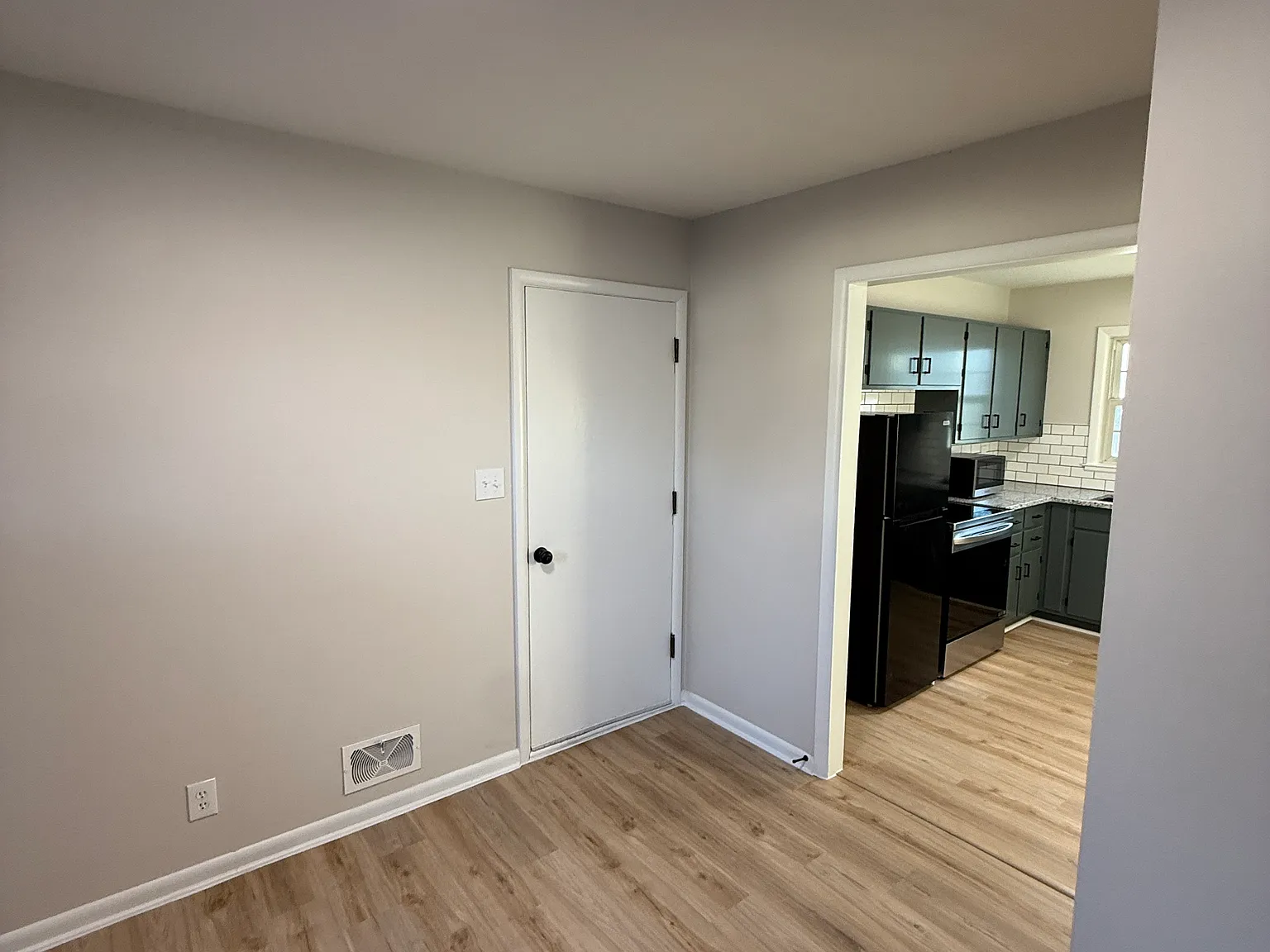 3 bed, 864 sqft, $1,550 — Photo 4
