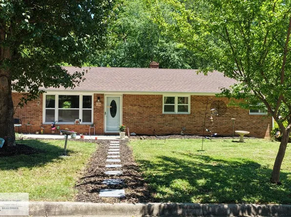 134 Hedrick Dr, Chatham, VA 24531