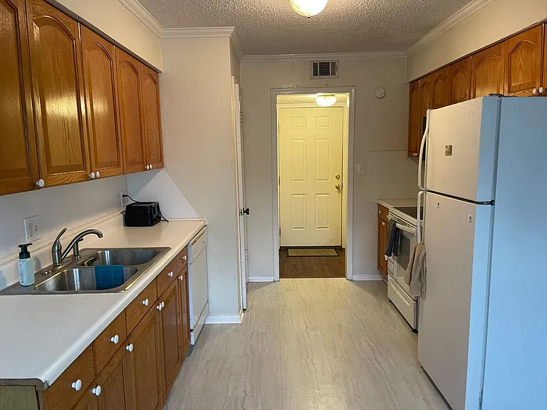 1811 E Lindsey St #4 — Photo 3