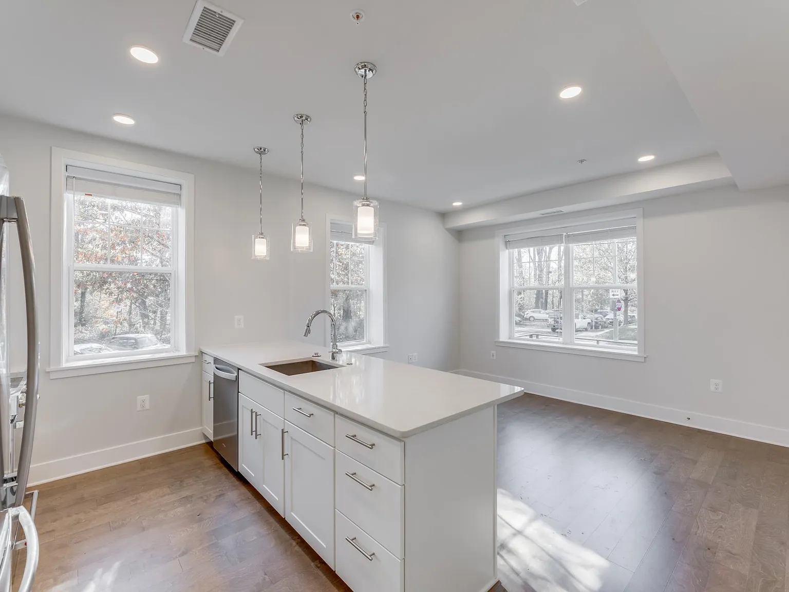 2201 40th Pl NW — Photo 3