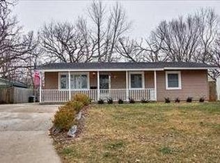 7 E Pine St, Streamwood, IL 60107