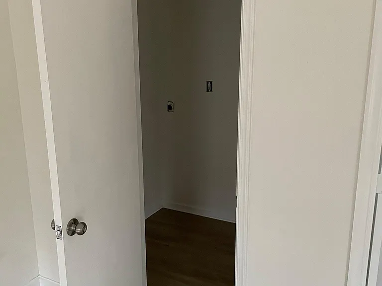 420 Grenfell Ave — Photo 7