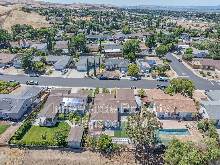2225 Mount Whitney Dr — Photo 29