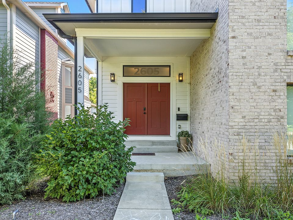 2605 Broadway