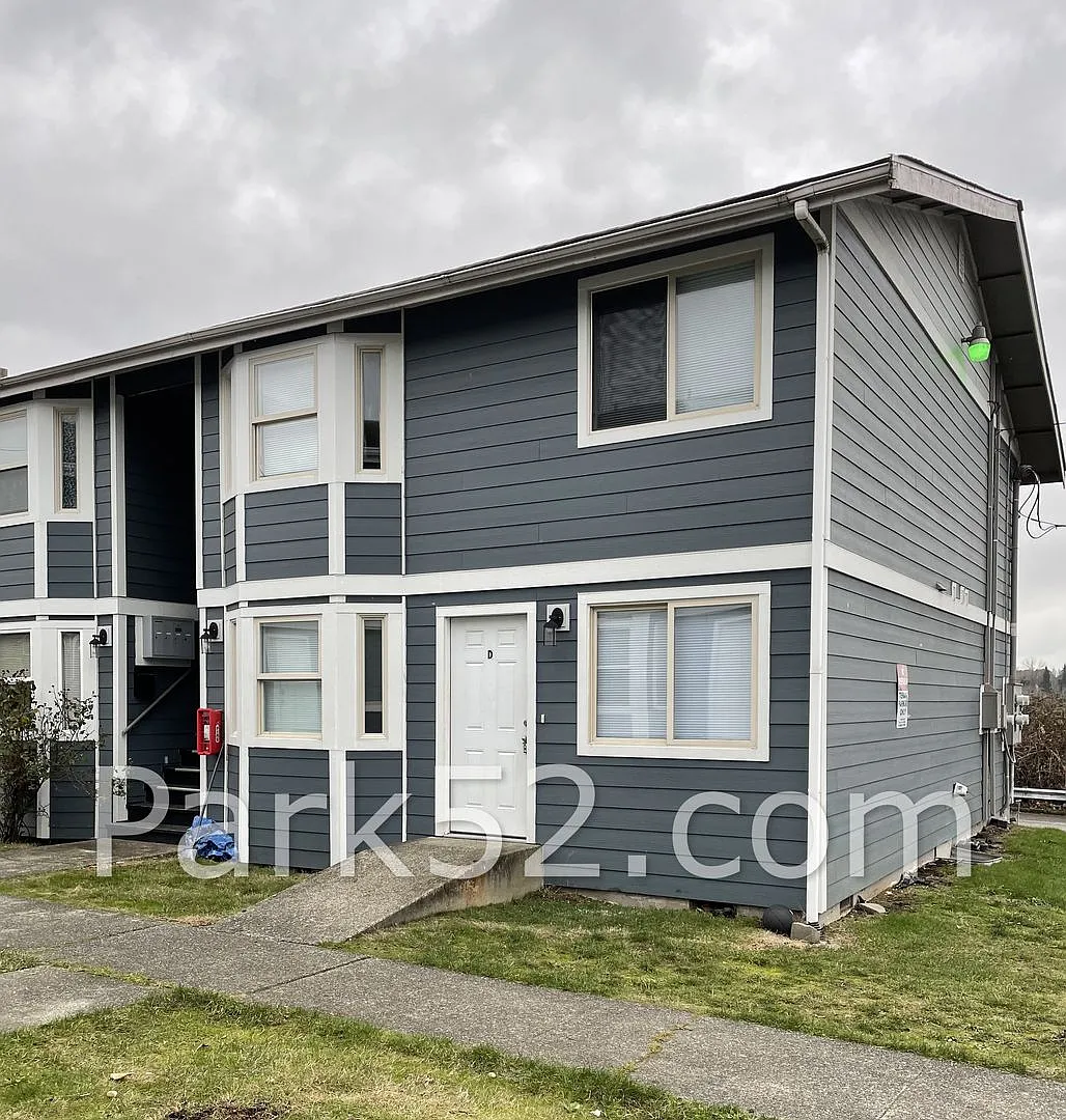 1/2 Off the 1st Full Month's Rent! Tacoma Area Fourplex - 2 Bedroom 1 Bathroom Apartment — Photo 3