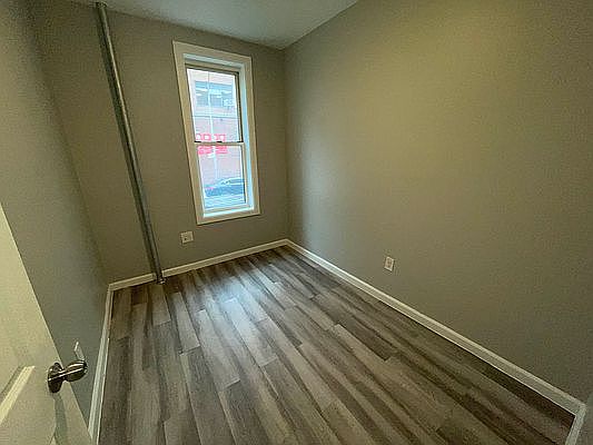 5th image of 2337 Andrews Ave N #2A