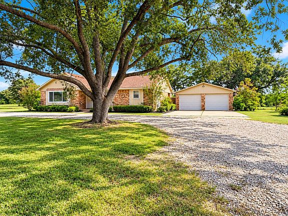 3rd image of 1103 County Road 281