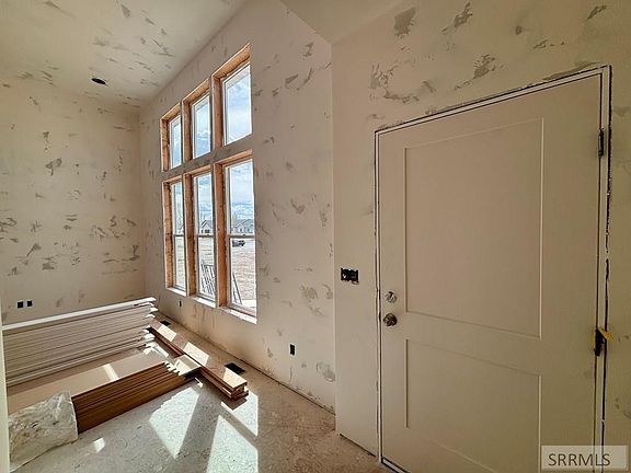 3rd image of 34 N Currant Ln