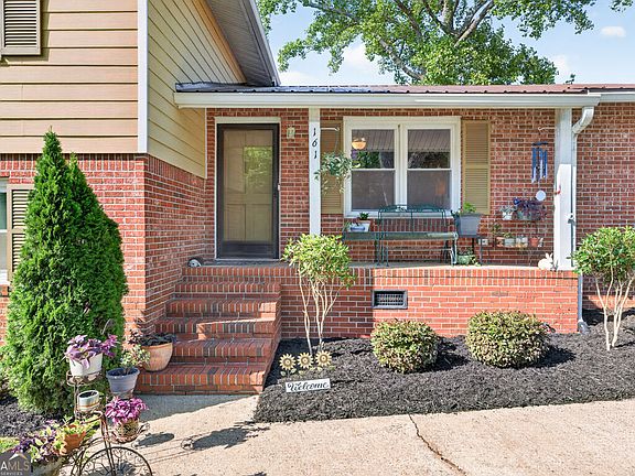 3rd image of 161 Evergreen Ln