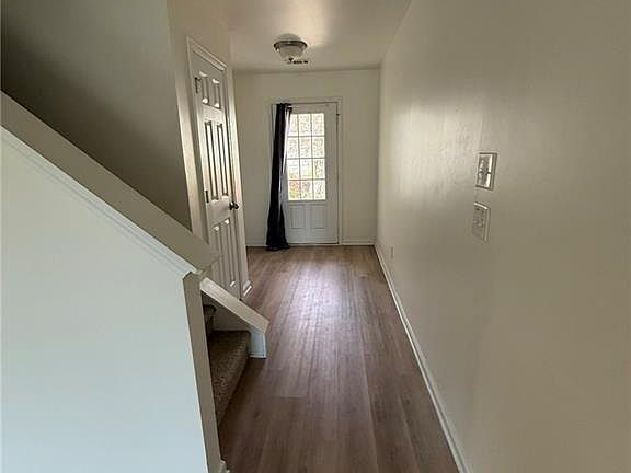 4th image of 2350 Mayfair Dr