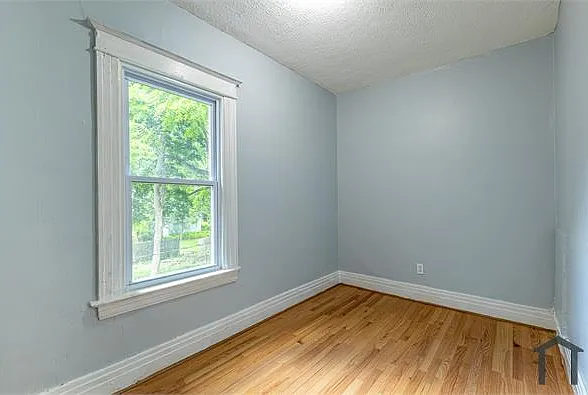 437 Cottage St #437 — Photo 14