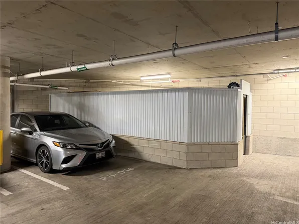 1001 Queen St #S5-16, Honolulu, HI 96816