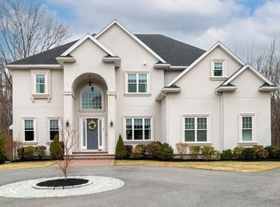 24 Wildewood Dr, Lynnfield, MA 01940