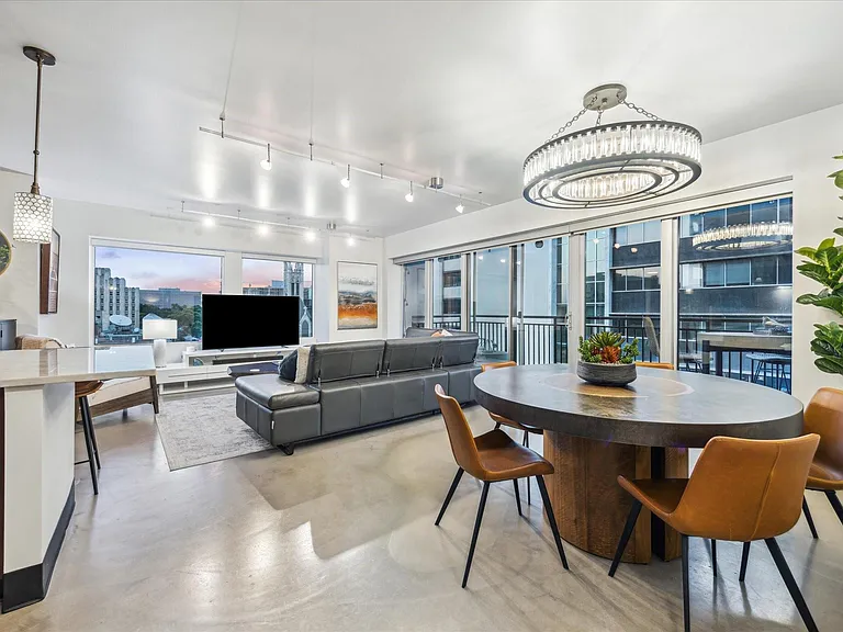 800 Brazos St #1007 — Photo 8