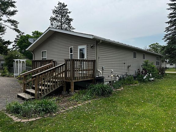 4th image of 326 5th St NE