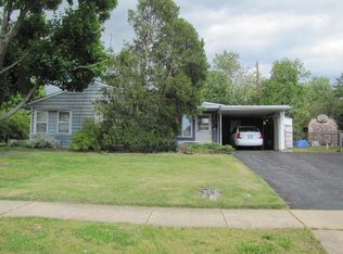 6 Little Ln, Levittown, PA 19054