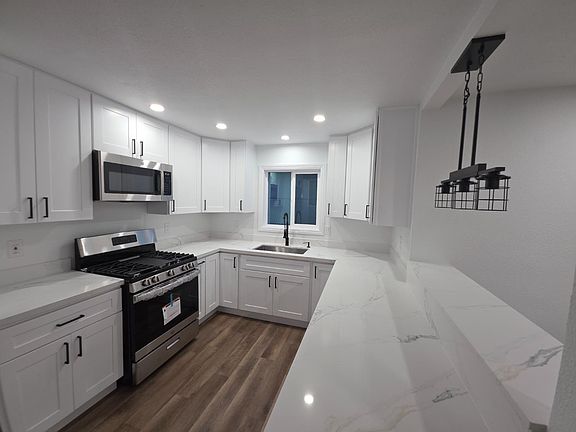 2nd image of 2347 E Alpine Ave