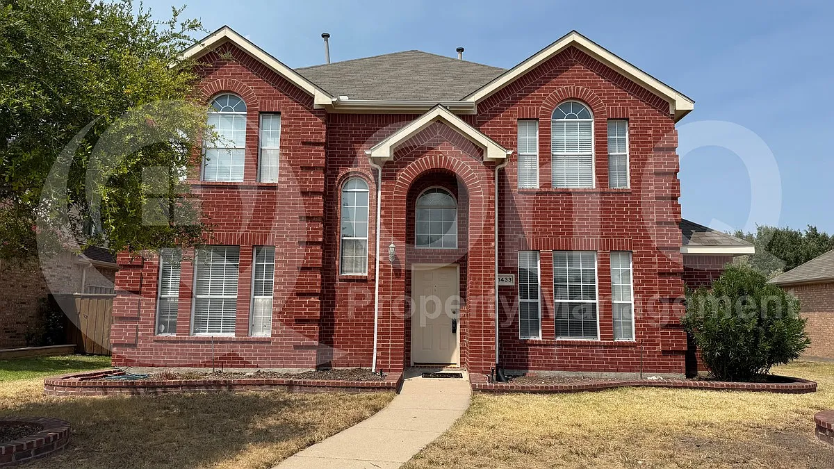 4 bed, 3.0 bath, 2630 sqft, $2,850 — Photo 1