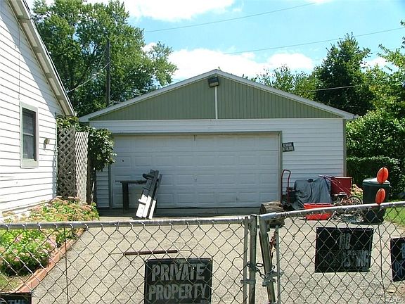 4th image of 1360 Azalea Dr