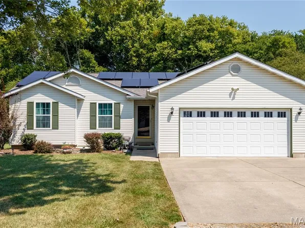 32 Lexington Ln, Highland, IL 62249