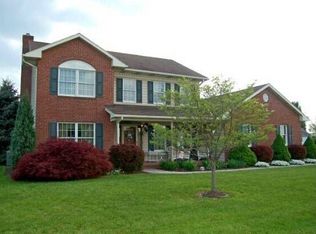 13 Wheaton Dr, Littlestown, PA 17340