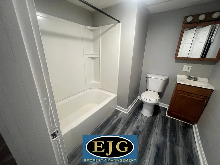 209 Pine St #2 — Photo 15