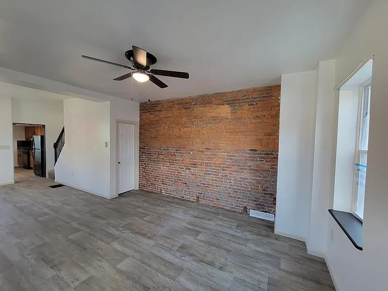 139 N Pine St — Photo 5