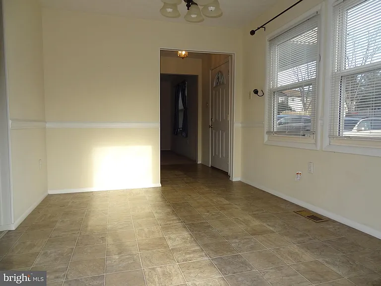 2074 Lake Grove Ln — Photo 16