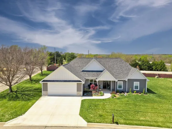 104 Castle Pines Dr, Arkansas City, KS 67005