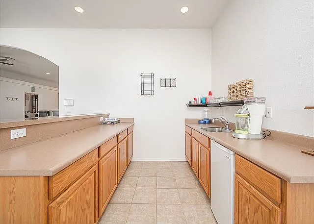 2459 N Ridge Ave — Photo 2
