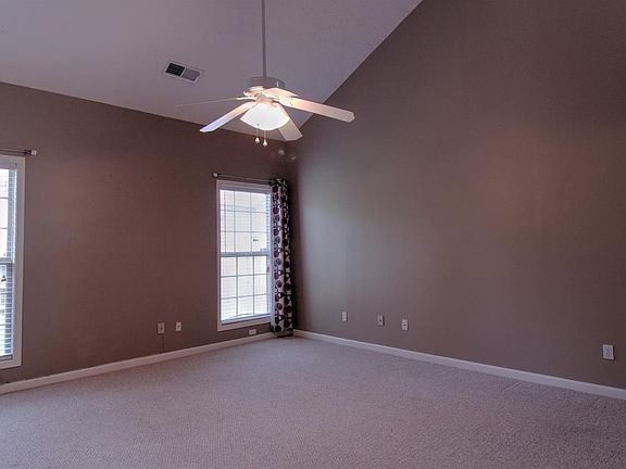 4th image of 2429 Prescott Ln