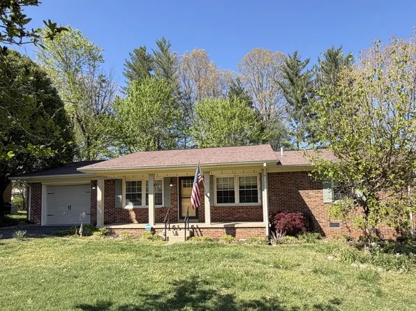 1608 Whippoorwill Dr, Lawrenceburg, TN 38464