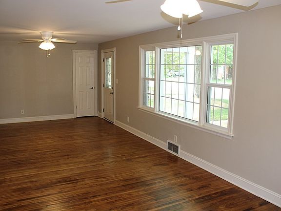 5th image of 1412 Maple Ave