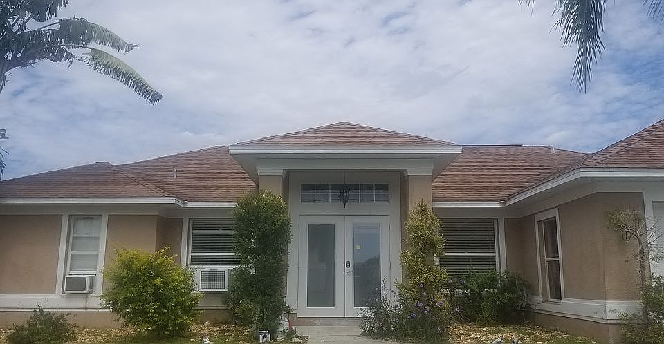 1st image of 1305 NE 3rd Ter