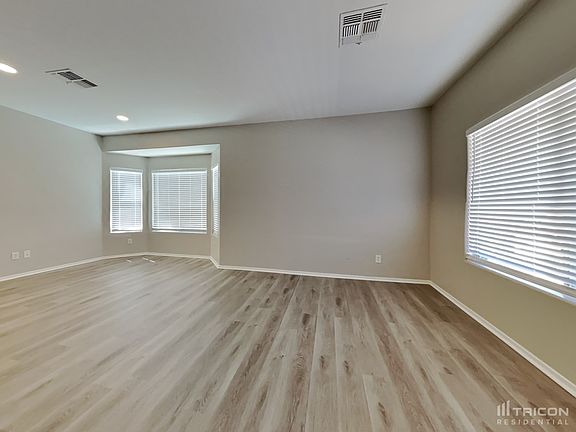 4th image of 13017 W Whitton Ave