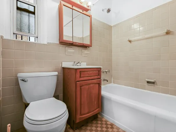 9430 Ridge Boulevard image 5 of 8