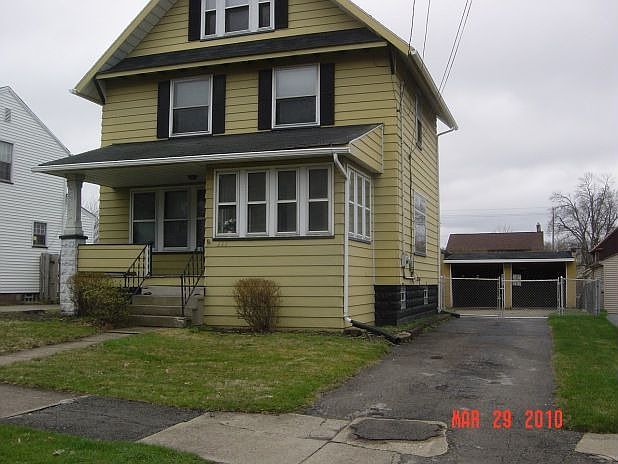 2nd image of 227 E Broadway Ave