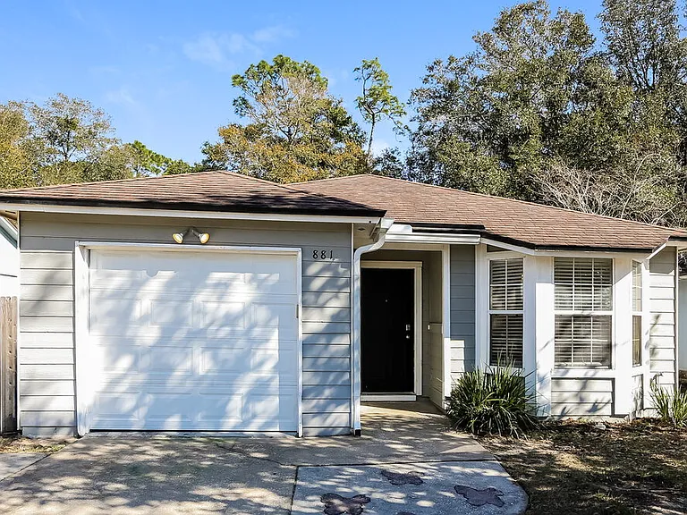 881 Jackson Rd — Photo 1