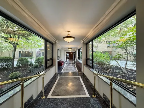 415 East 52nd Street image 9 of 11