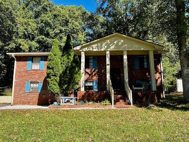 2851 Club Dr