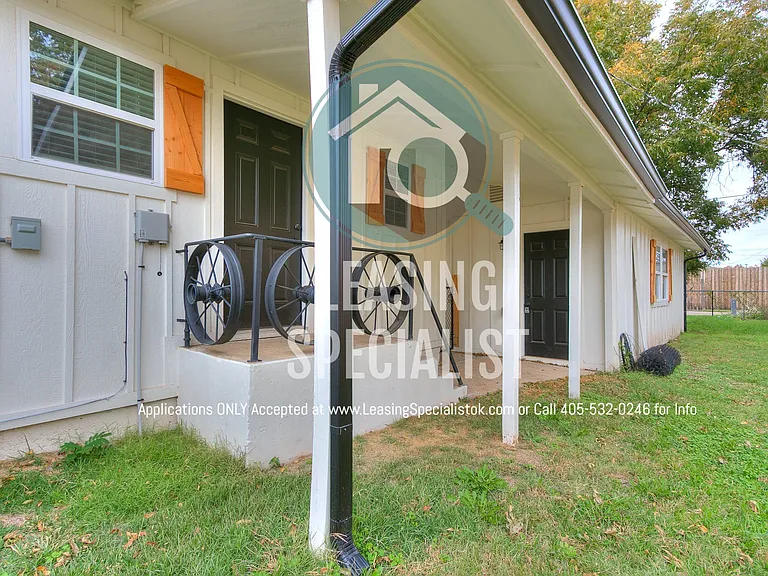 303 E Frank St — Photo 47