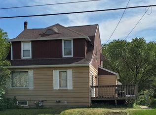 1315 W 4th St, Waterloo, IA 50702