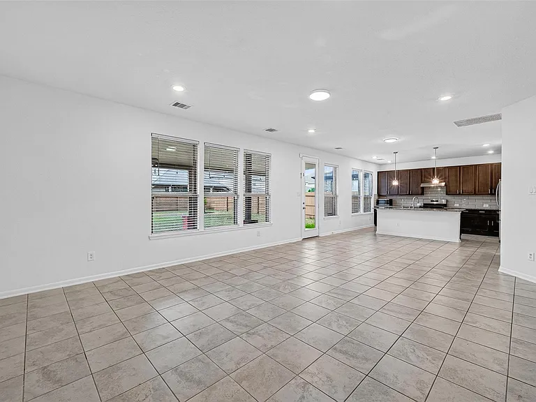 25319 Whitehaven Gate St — Photo 4