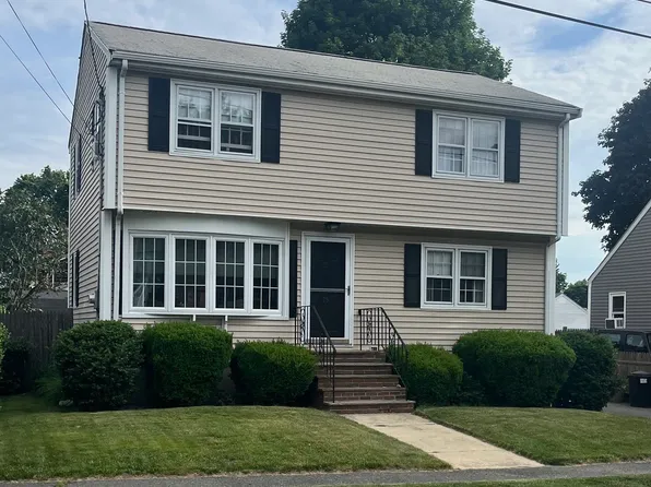 25 Colonial Rd, Peabody, MA 01960