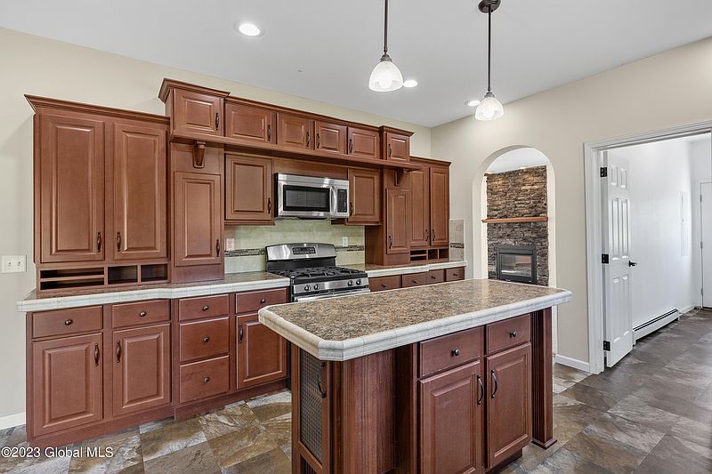 4th image of 322 Hoke Road