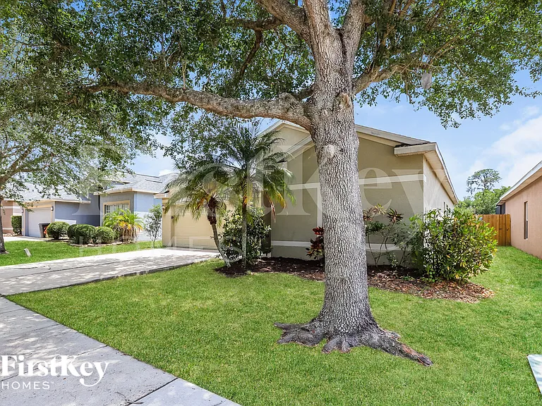 734 Star Pointe Dr — Photo 2