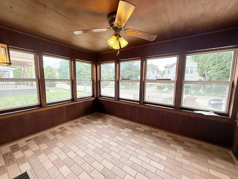 310 E Locust St — Photo 10